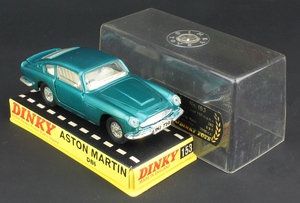 Dinky toys 153 aston martin db6 zz261