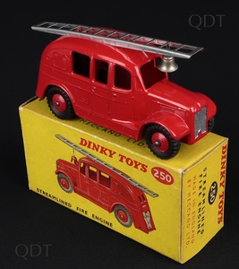 Dinky toys 250 streamlined fire engine cc575