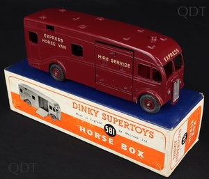 Dinky toys 581 express horse van dd71 front