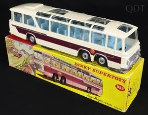 Dinky supertoys 952 vega major luxury coach dd989 front