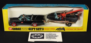 Corgi toys gift set 3 batmobile batboat red tyres gg98 front