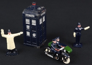 Dinky gift set 42 police hut motor cycle patrol policemen gg146 contents front