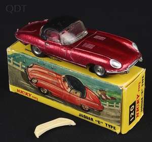 Nicky dinky toys 120 jaguar e type gg934 front