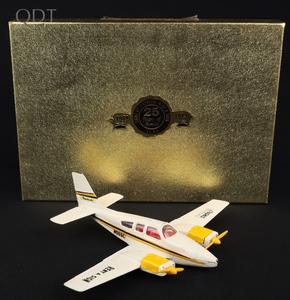 Dinky toys 715 2 beechcraft baron rent a sign jj183 front