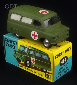 Corgi toys 414 bedford military ambulance jj381 front