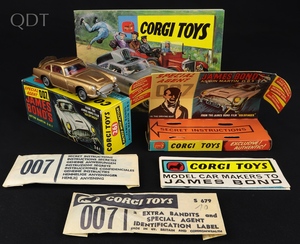 Corgi toys 261 james bond's aston martin s679 extra bandits corgi 1966 catalogue jj765 front