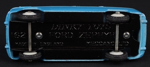 Dinky toys 162 zephyr saloon jj809 base