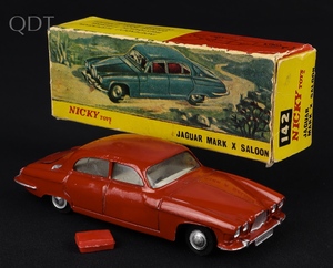 Nicky dinky toys 142 jaguar mark x saloon jj835 front