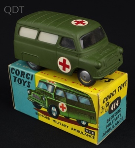 Corgi toys 414 bedford military ambulance kk137 front