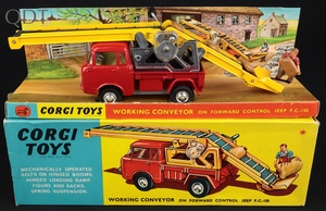 Corgi toys gift set 64 working conveyor forward control jeep kk269 front