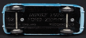 Dinky toys 162 ford zephyr saloon kk495 base