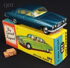 Corgi toys 238 1 jaguar mark x kk649 front
