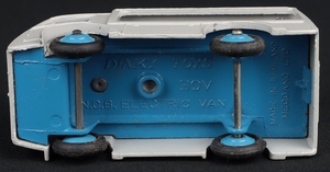 Dinky toys 490 express dairy van kk688 base