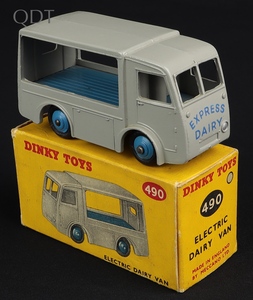Dinky toys 490 express dairy van kk689 front