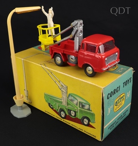 Corgi gift set 14 hydraulic tower wagon with lamp standard kk709 front