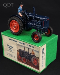 Britains model farm 128f  fordson major tractor ll17 front
