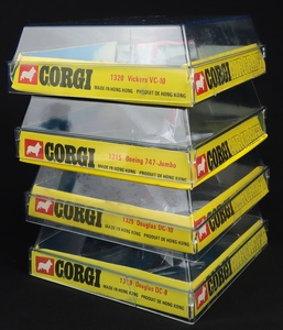 Corgi toys aircraft ll122 side