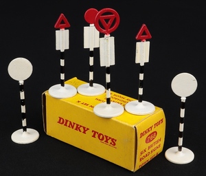 Dinky toys 768 six british road signs town set b ll154 back