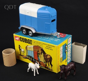 Corgi  toys 112 rice's beaufort doube horse box ll250 front