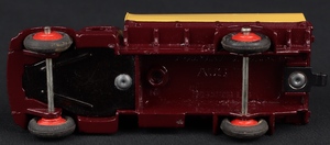 Dinky toys 413 austin covered wagon ll335 base
