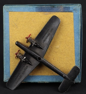 Dinky toys 62t armstrong whitworth whitely bomber ll580 base