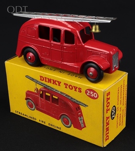 Dinky toys 250 streamlined fire engine ll608 front