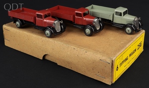 Trade box dinky toys 25e tipping wagons ll650 front