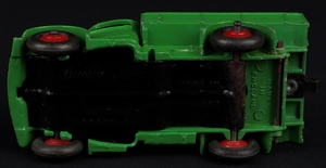 Dinky toys 411 bedford truck ll747 base