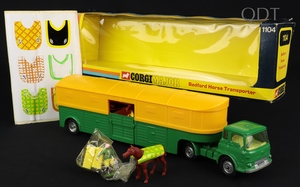Corgi toys 1104 bedford horse transporter newmarket ll875 front